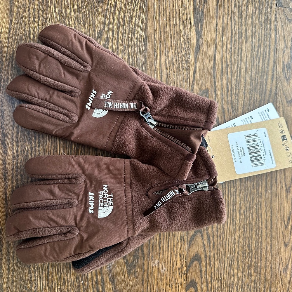 The North Face x SKIMS Retro Denali Fleece Gloves